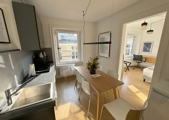 Jungfernstieg Family & Business